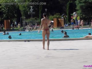 Paplūdimys vujaristas karštas bikinis merginos pusnuogis piktas weasel