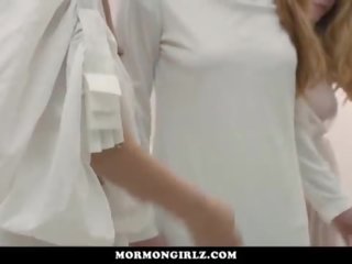 Mormongirlz- deux filles ouvert jusqu'à rousses chatte