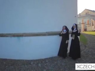 Galet bizzare porr med catholic nuns och den gigantisk!