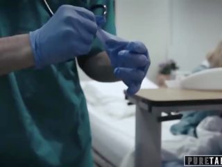 Čista tabu perv zdravstveno oseba daje najstnice bolnik vagina izpit