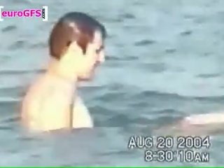 Gabriella fucks o tip în the apă