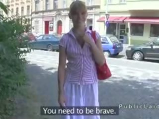 Çeke amatore marrjenëgojë dhe qirje pov në publike