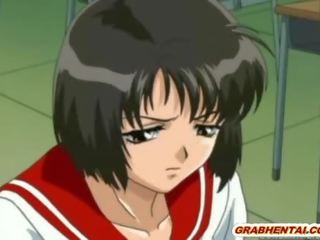 Nervózny vysokoškolská študentka anime panenský s obrovský kozičky dostane ťažký skrutkované